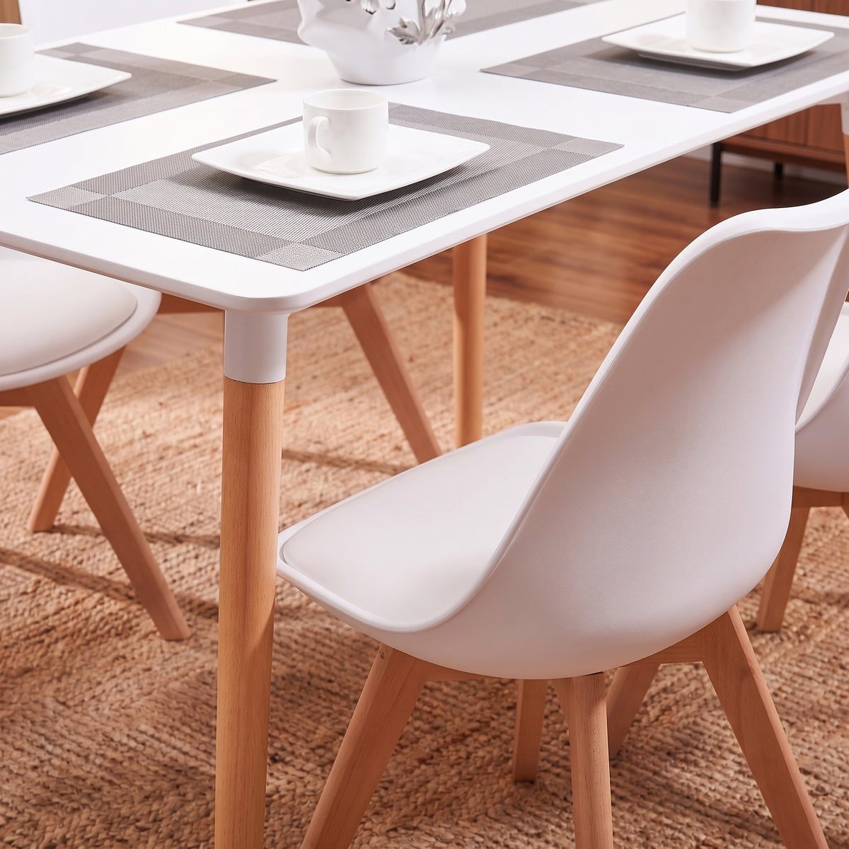 Juego de comedor mesa rectangular blanca con cuatro sillas Eames blancas