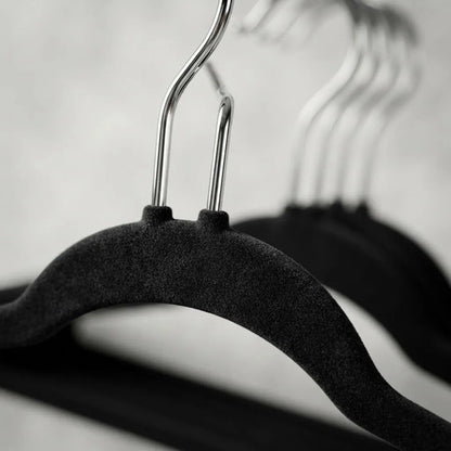 Set 50 Perchas Para Ropa De Terciopelo Antideslizantes Negro