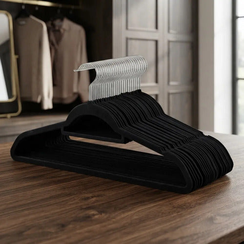 Set 10 Perchas Para Ropa De Terciopelo Antideslizantes Negro