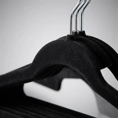 Set 10 Perchas Para Ropa De Terciopelo Antideslizantes Negro