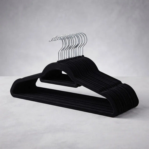 Set 50 Perchas Para Ropa De Terciopelo Antideslizantes Negro
